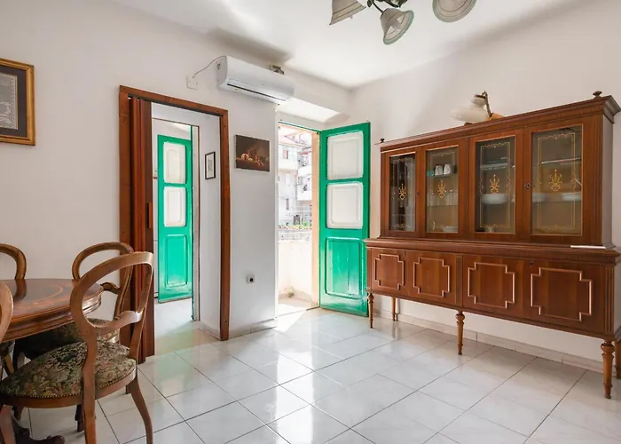 Downtown Flat Historic Reggio Lägenhet